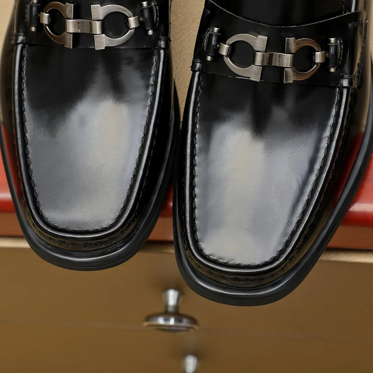 Men's shoes 250 Ferragamo [Ferragamo] top imported suit men's shoes 💯Original copy of the official website, product materials: selected imported embossed calfskin + luxury hardware buckle accessories ~ imported water-dyed cow 🐂 leather lining. Strong three-dimensional visual effect, original combination outsole, multiple colors available😘 Size: 39-44 (38.45.46. Customized)